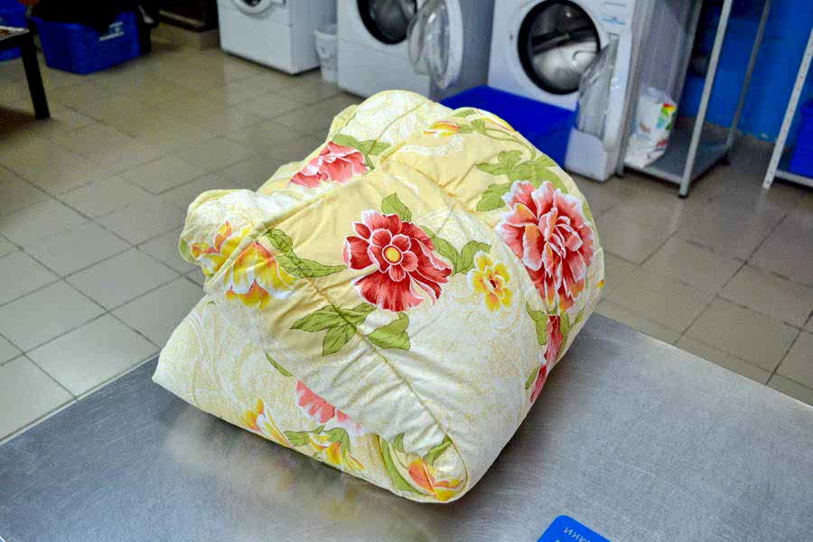 Постиранное одеяло в Алматы