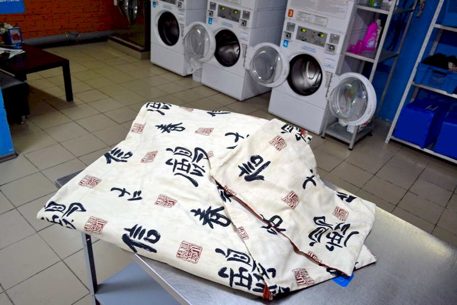 Чистый и высушенный чехол от дивана