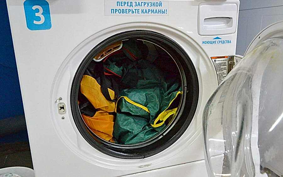 В барабане при стирке палатке должно остаться 1/3 пустого пространства!