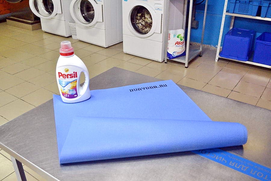 Для стирки йога-ковриков мы выбираем жидкий гель Persil