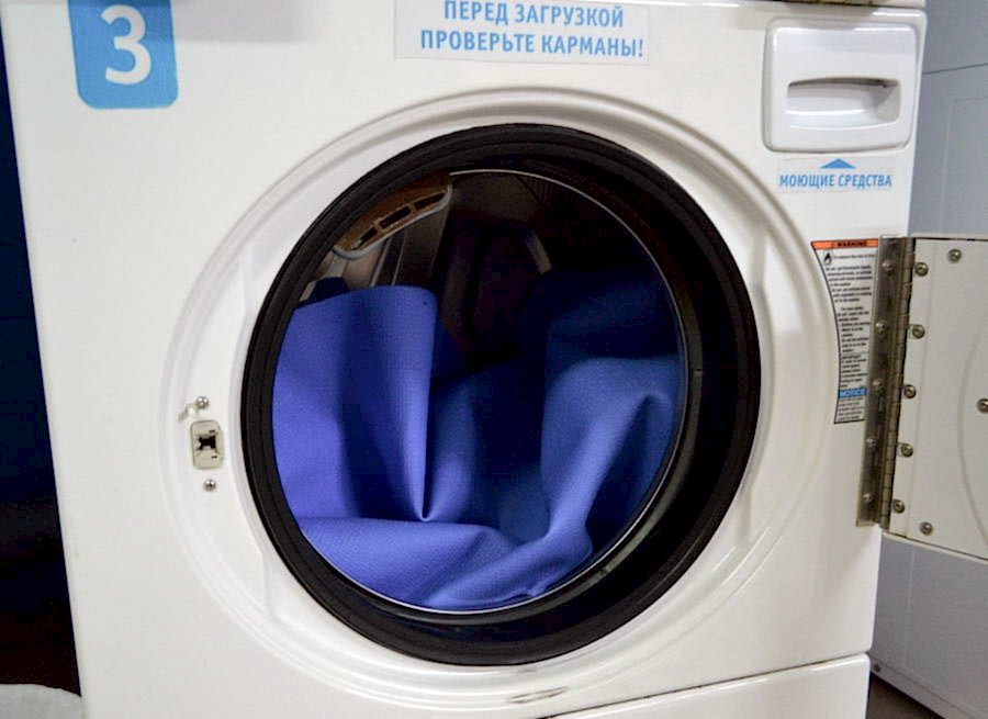 Коврик для йоги загружайте в барабан стиральной машины в развернутом состоянии!